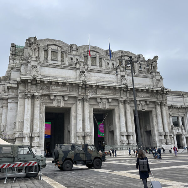 Stazione centrale di Milano: la Cattedrale del Movimento