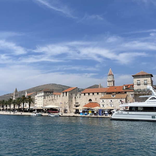 Perdersi tra i vicoli di Trogir: un viaggio nel tempo