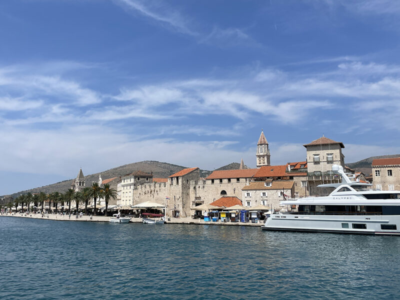 Perdersi tra i vicoli di Trogir: un viaggio nel tempo